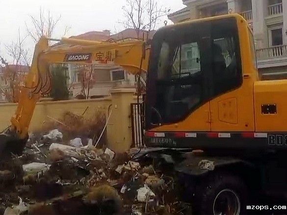 mzops80轮式小挖掘机施工